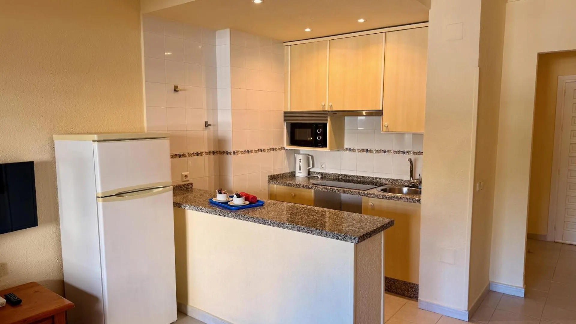 Kingfisher Apartments Benal Beach 贝纳尔马德纳
