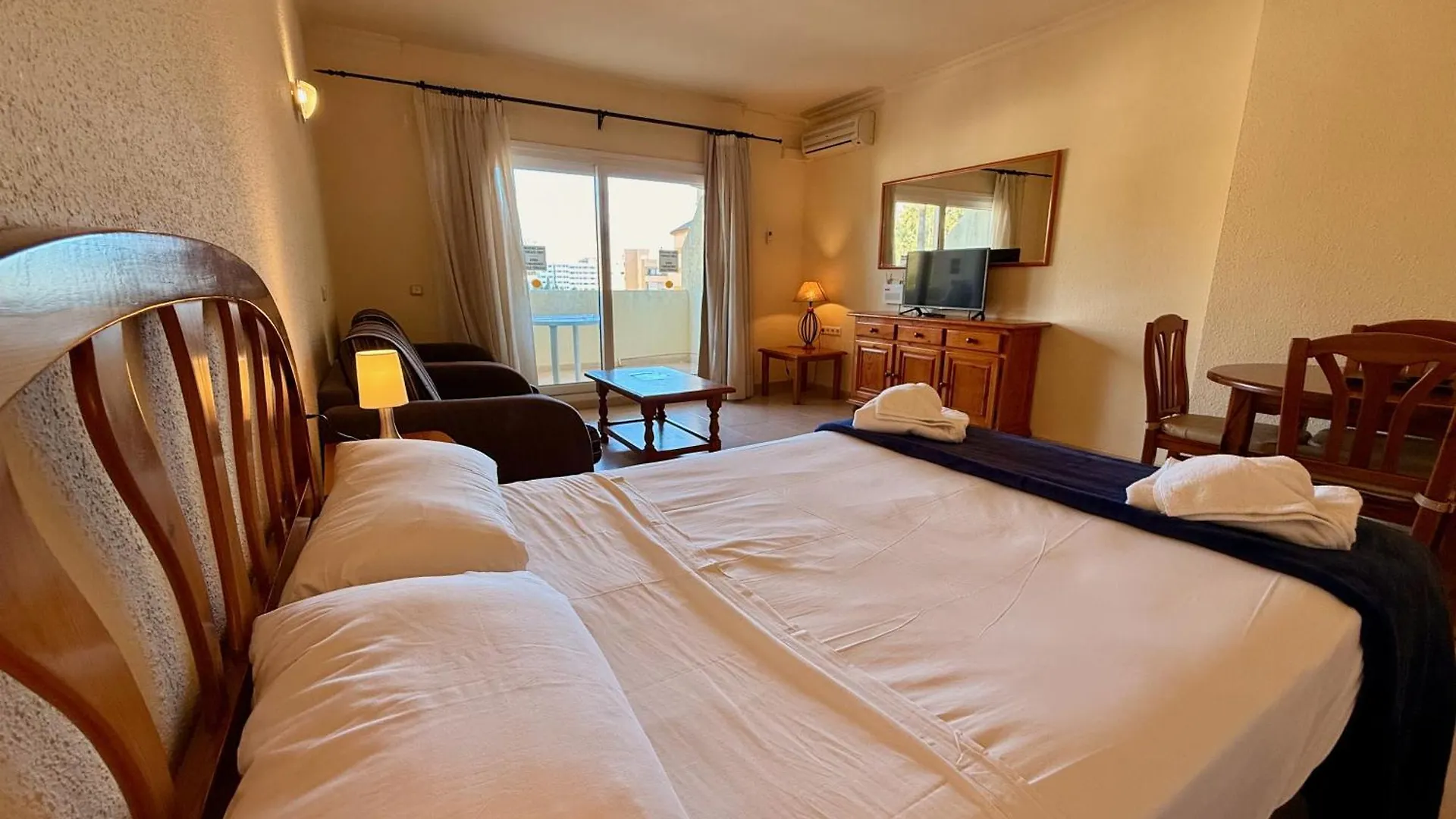 Kingfisher Apartments Benal Beach 贝纳尔马德纳 西班牙