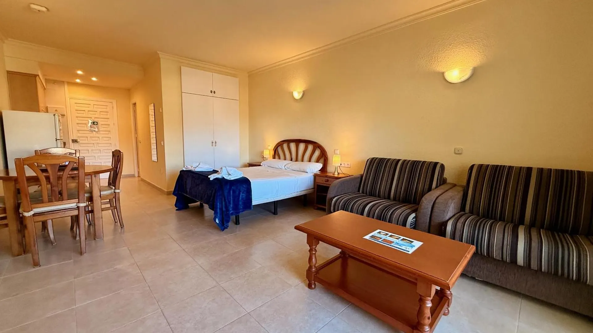 Kingfisher Apartments Benal Beach 贝纳尔马德纳 西班牙