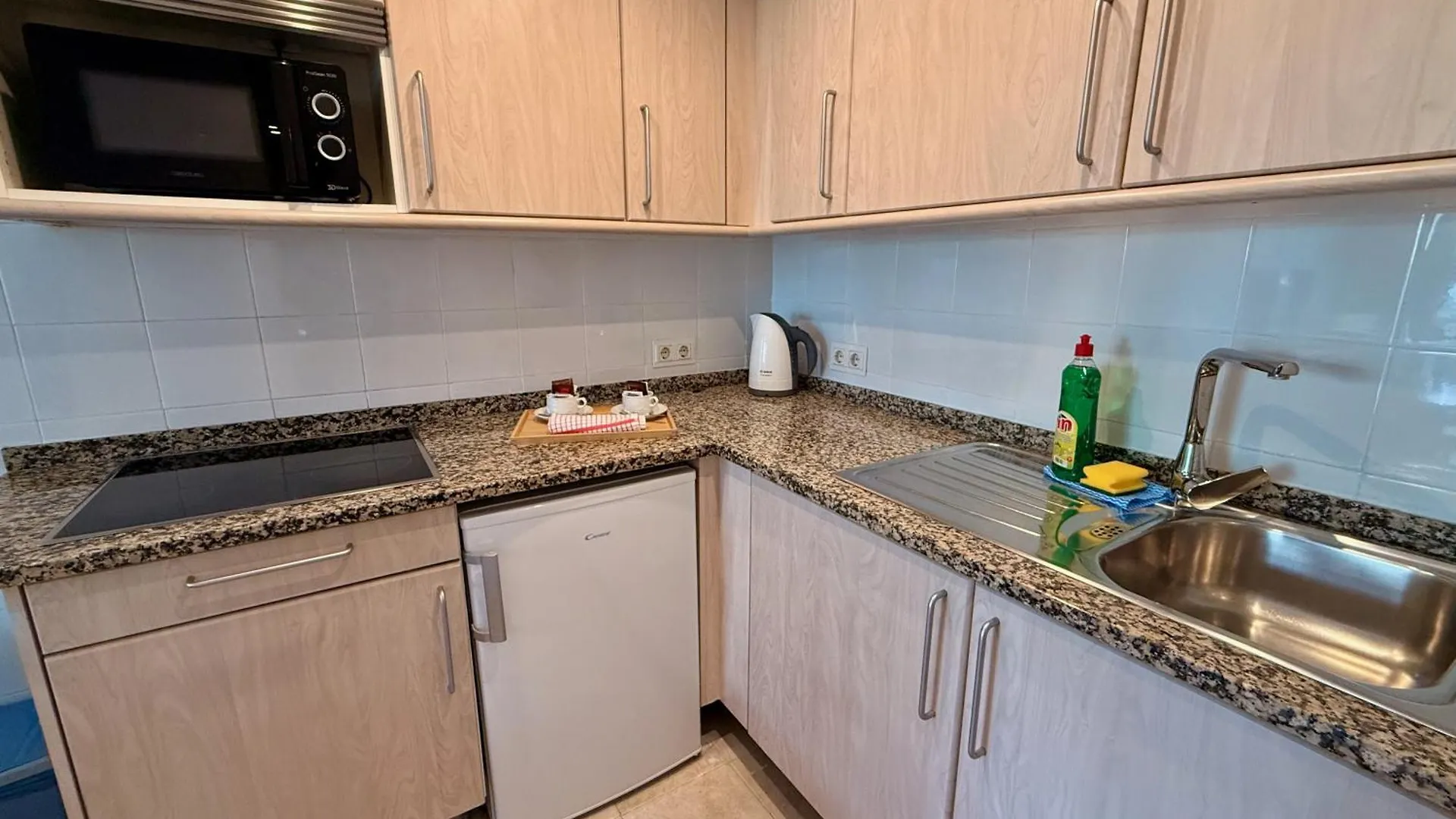 Kingfisher Apartments Benal Beach 贝纳尔马德纳